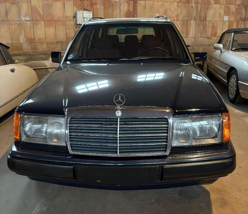 Usata Mercedes 200 77 CV (56 kW) 1990 Nero Station wagon