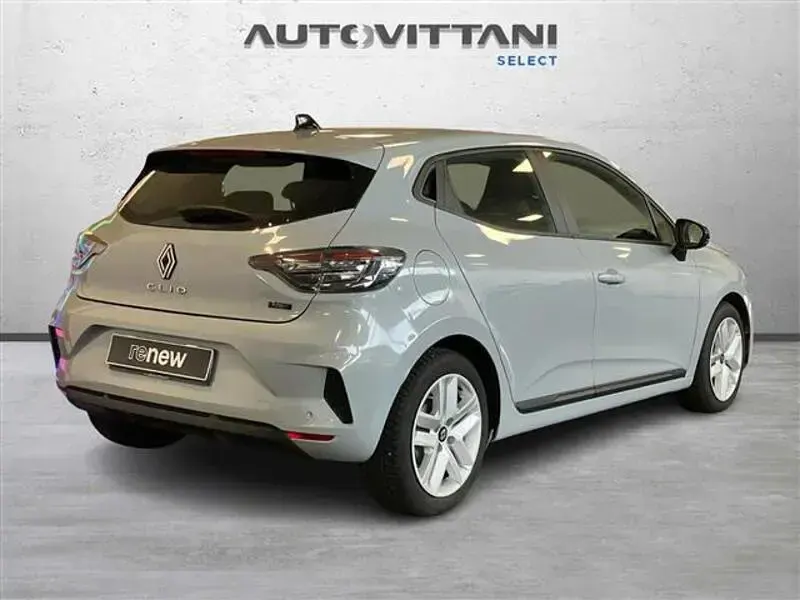 Usata Renault Clio Evolution 145 CV (106 kW) 2023 Grigio chiaro Utilitaria
