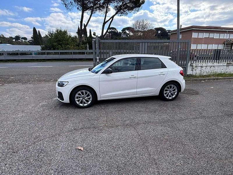 Usata Audi A1 Sportback Ambiente 95 CV (69 kW) 2025 Bianco Utilitaria