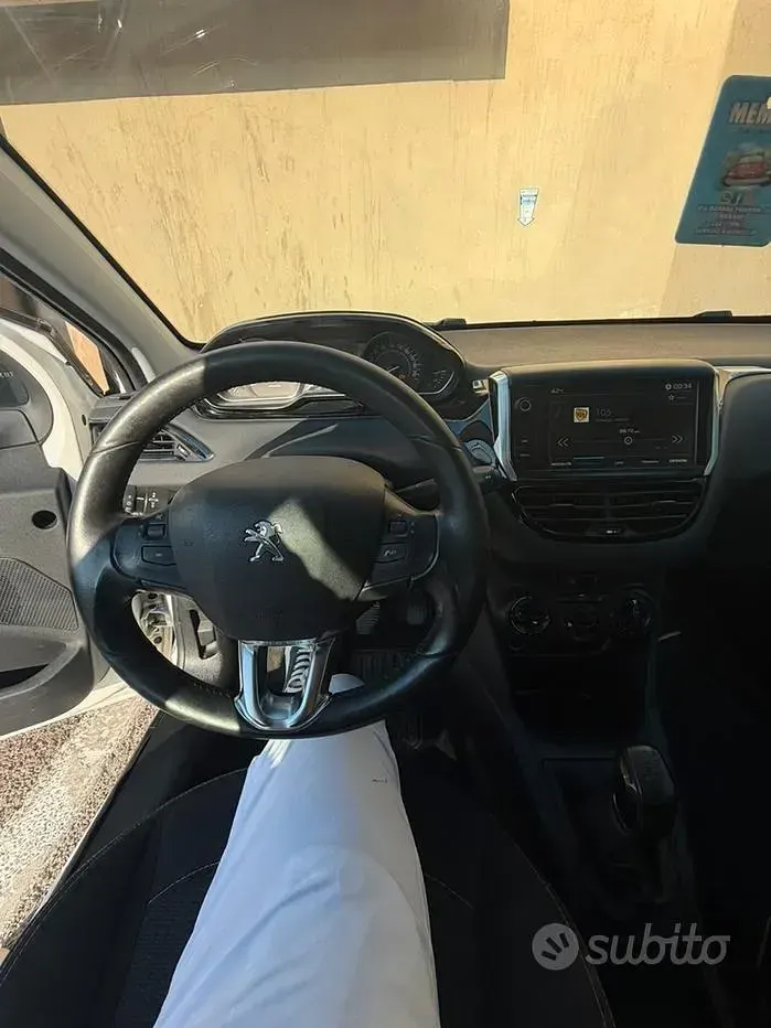 Usata Peugeot 208 82 CV (60 kW) 2018 Utilitaria
