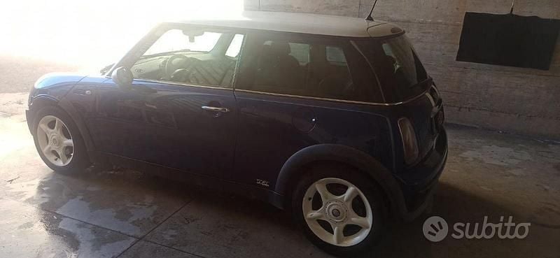 Usata Mini Cooper 116 CV (85 kW) 2002 Blu Utilitaria