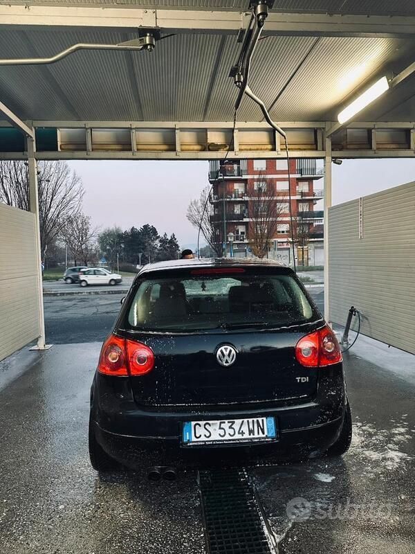 Usata VW Golf V 140 CV (102 kW) 2005 Nero Utilitaria