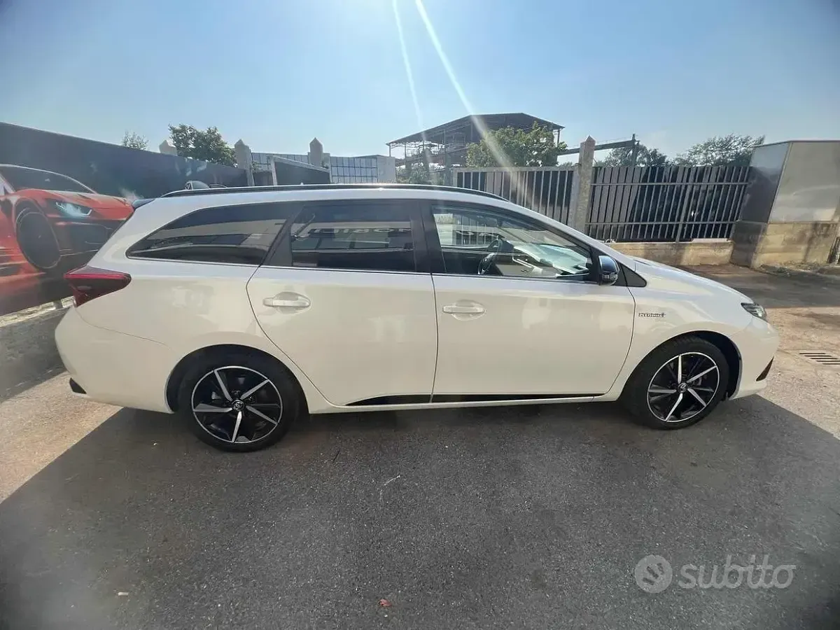 Usata Toyota Auris Touring Sports Style 99 CV (72 kW) 2017 Bianco Station wagon