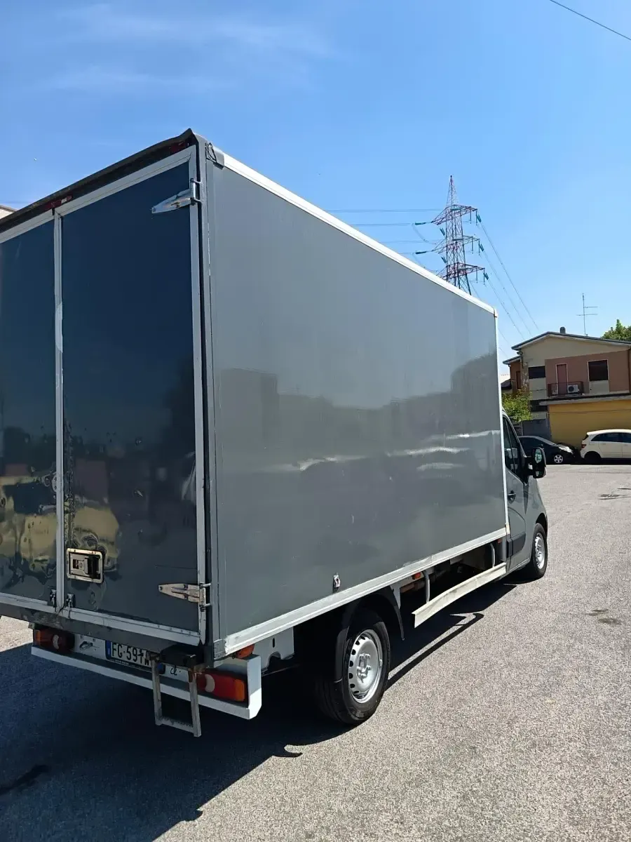 Usata Renault Master 131 CV (96 kW) 2017 Grigio Furgone