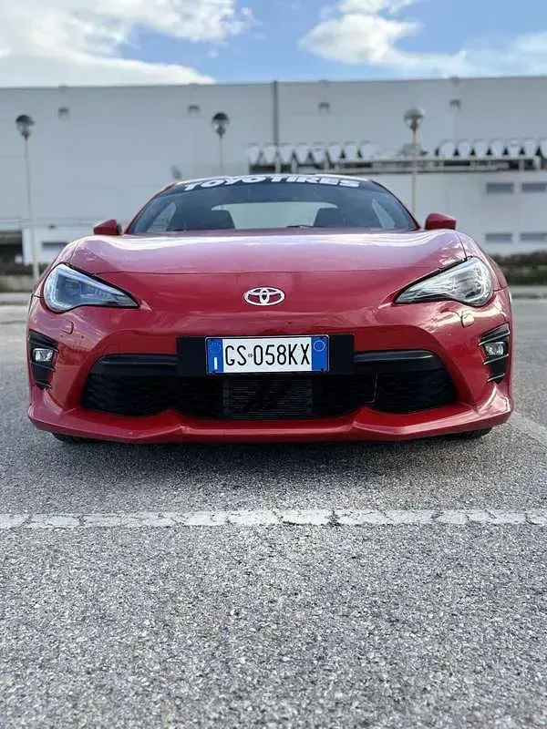 Usata Toyota GT86 GT 200 CV (147 kW) 2024 Rosso Coupé