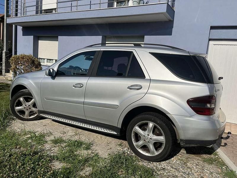 Usata Mercedes ML320 224 CV (164 kW) 2006 Argento SUV