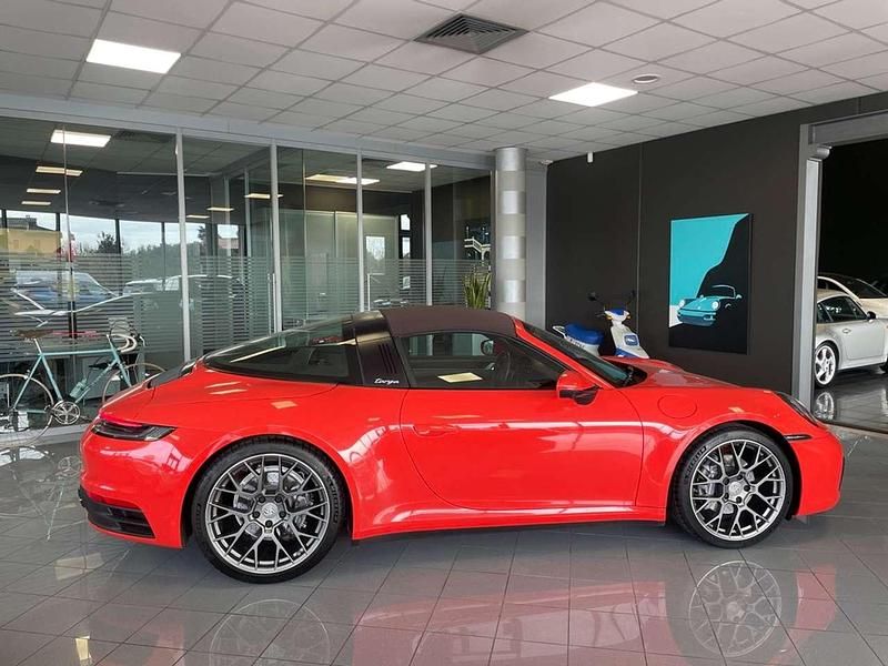 Usata Porsche 911 Targa 4 385 CV (283 kW) 2020 Lava Cabrio