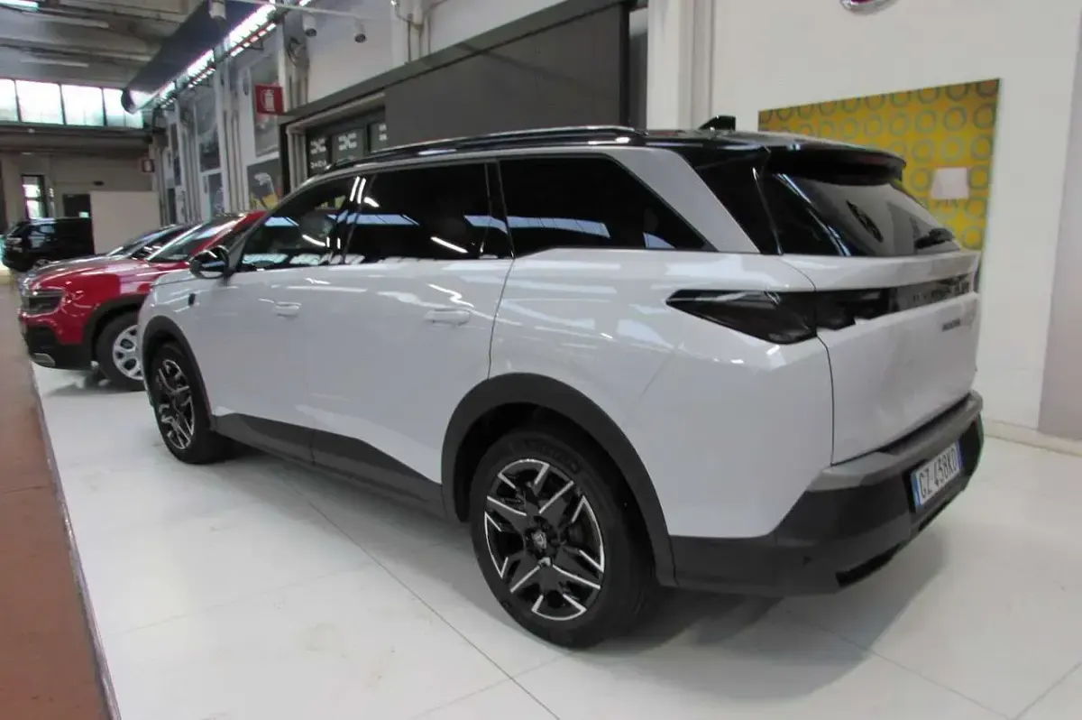 Usata Peugeot 5008 Allure 136 CV (100 kW) 2025 Bianco okenite SUV