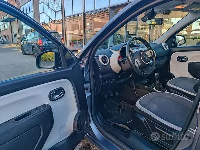 Usata Renault Twingo SE 65 CV (47 kW) 2021 Gray Utilitaria