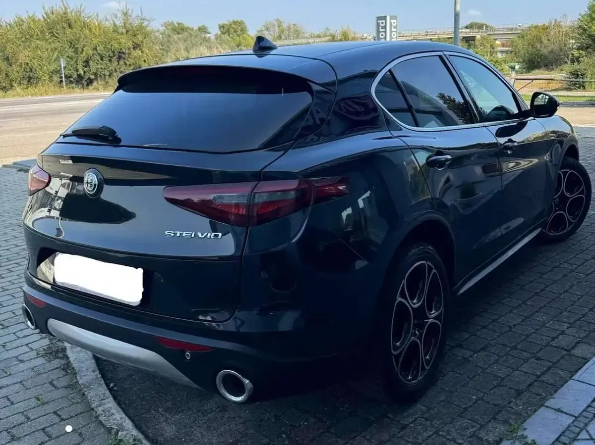 Usata Alfa Romeo Stelvio Super 209 CV (153 kW) 2017 Nero SUV
