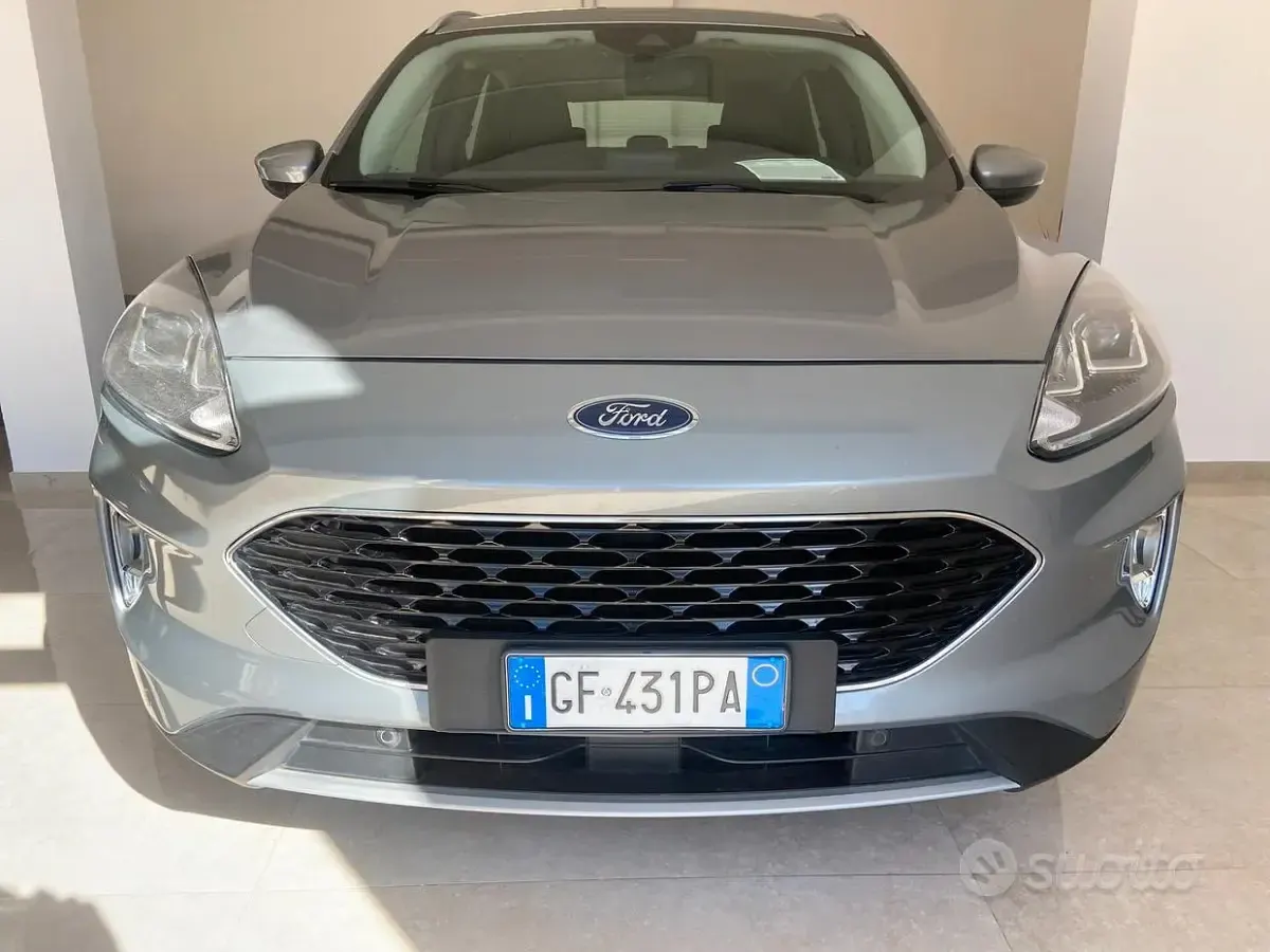 Usata Ford Kuga 120 CV (88 kW) 2021 Grigio SUV