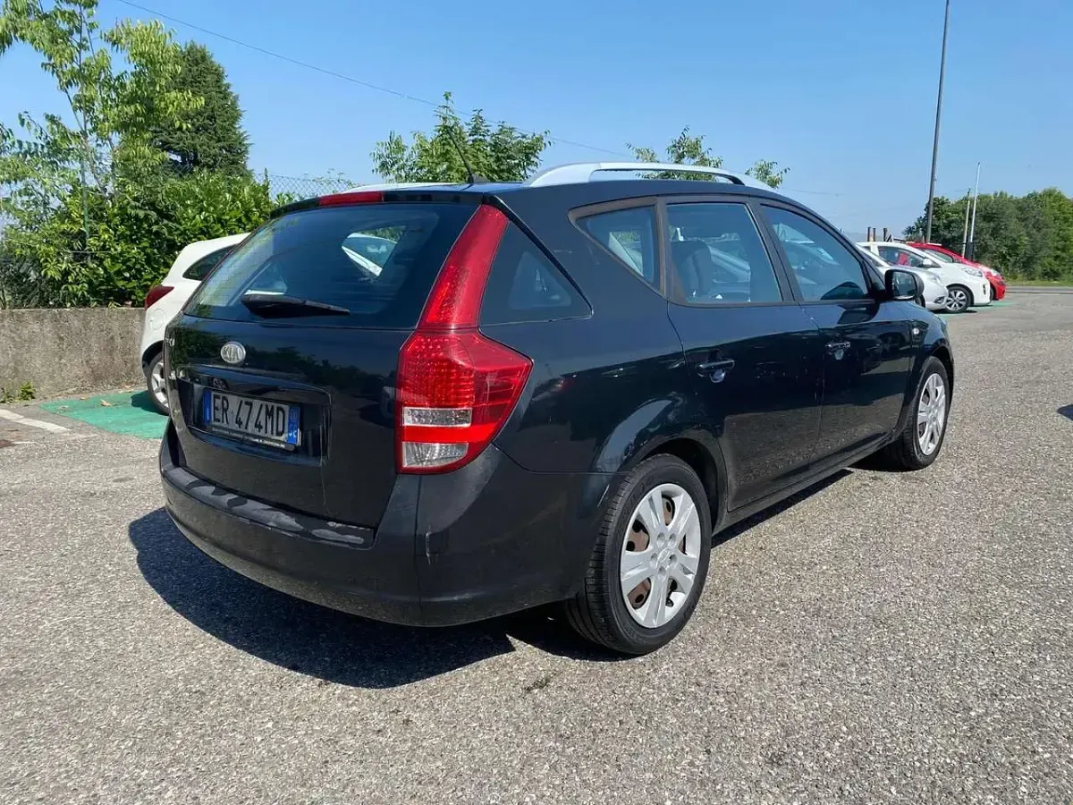 Usata Kia Ceed 90 CV (66 kW) 2013 Nero Utilitaria