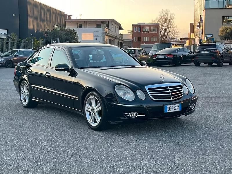 Usata Mercedes E320 224 CV (164 kW) 2008 Nero Berlina