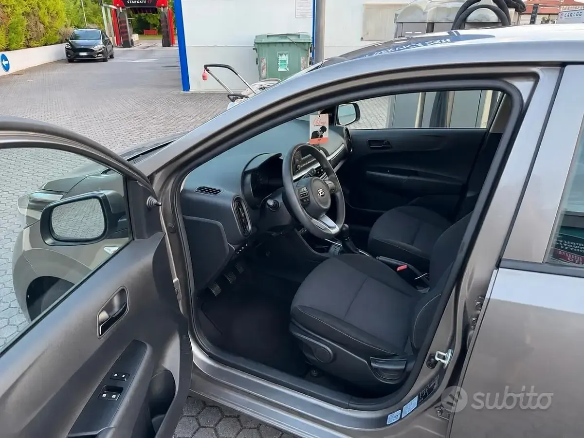 Usata Kia Picanto X-Line 67 CV (49 kW) 2019 Grigio Utilitaria