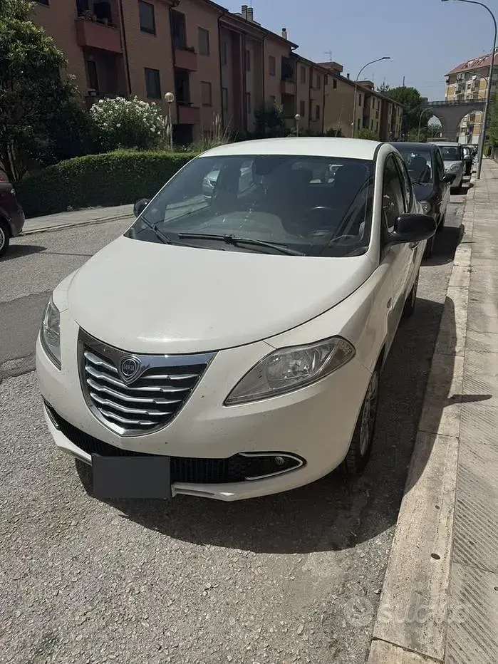 Usata Lancia Ypsilon 95 CV (69 kW) 2013 Bianco Utilitaria