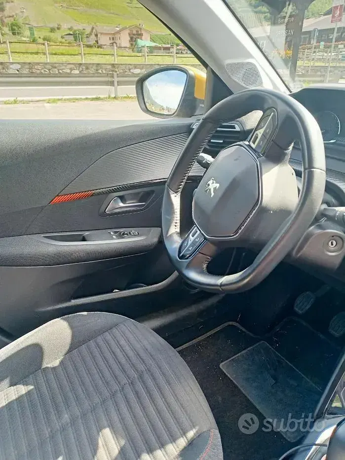 Usata Peugeot 208 Active 101 CV (74 kW) 2020 Giallo Utilitaria