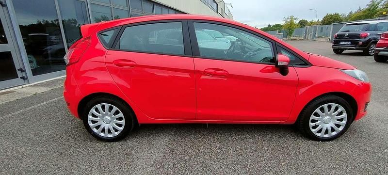 Usata Ford Fiesta 75 CV (55 kW) 2017 Rosso Utilitaria