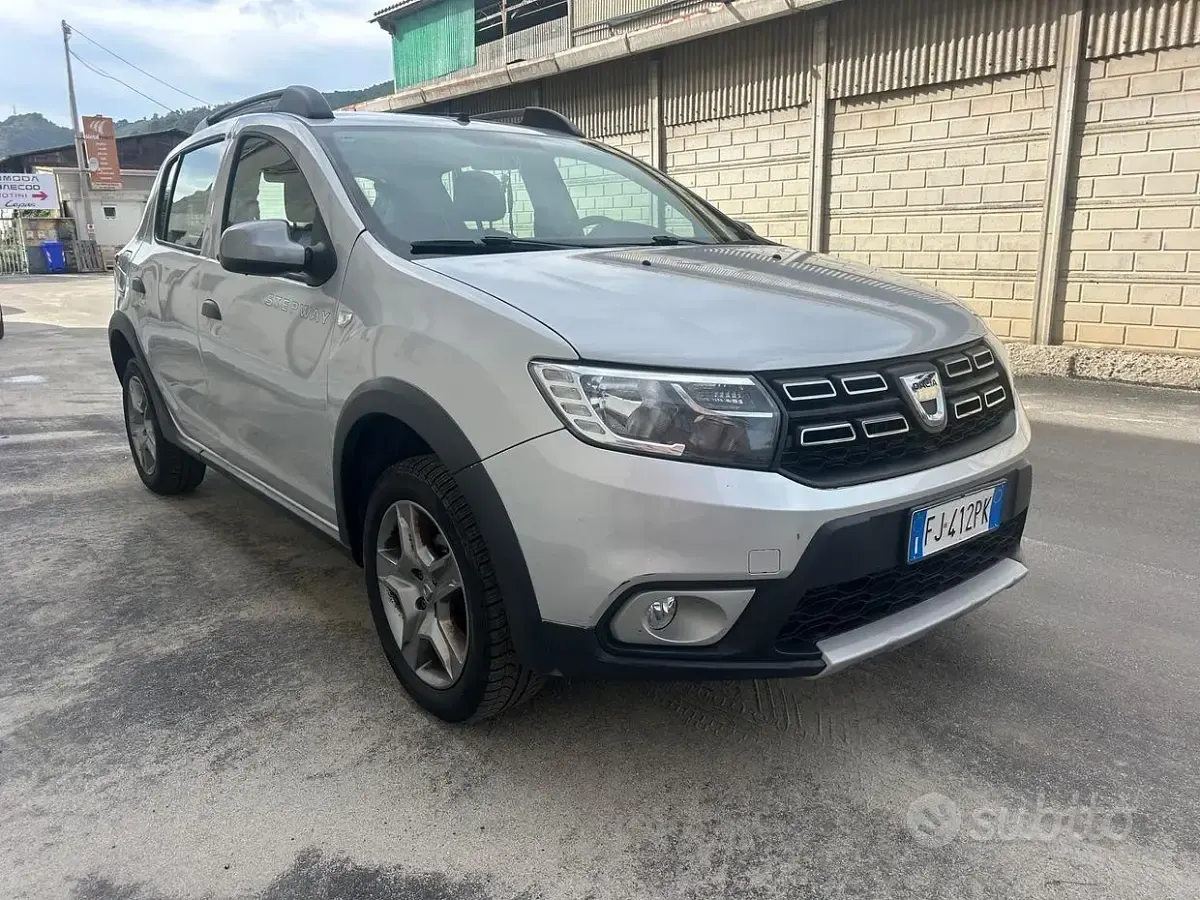 Usata Dacia Sandero Stepway 90 CV (66 kW) 2017 Grigio SUV