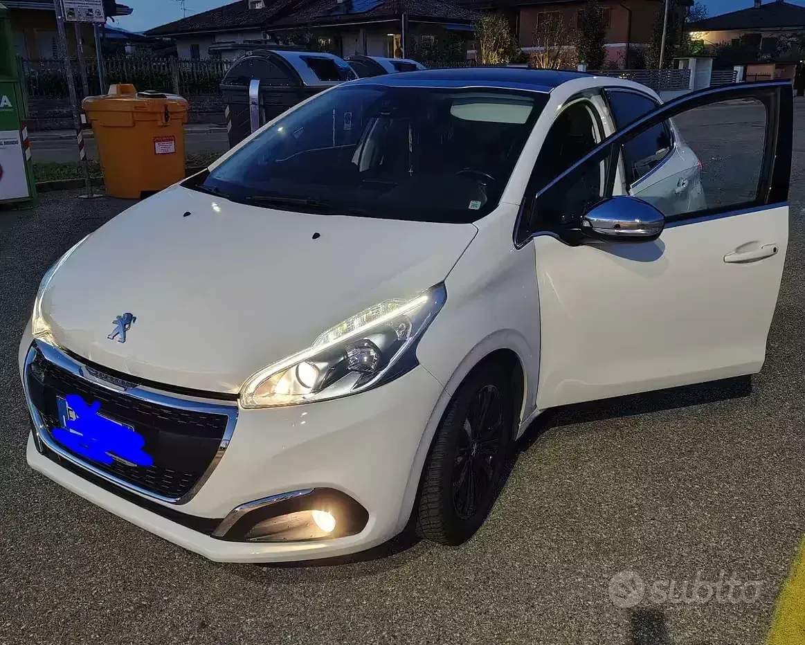 Usata Peugeot 208 82 CV (60 kW) 2017 Bianco Utilitaria