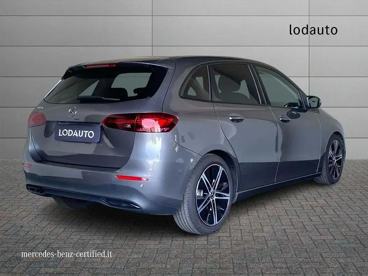 Usata Mercedes B180 Advanced 136 CV (100 kW) 2025 Grigio Utilitaria