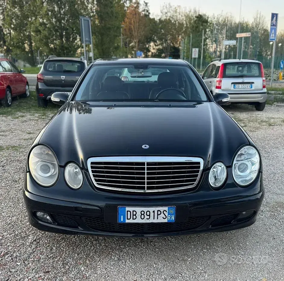 Usata Mercedes E200 Avantgarde 122 CV (89 kW) 2005 Blu Berlina