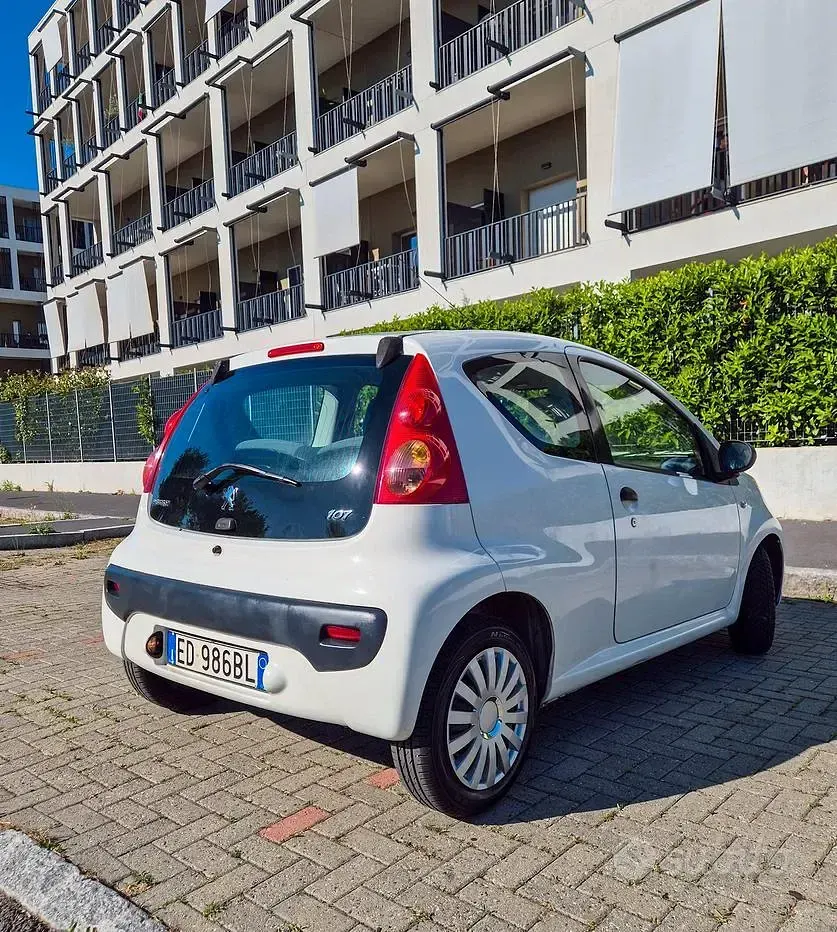 Usata Peugeot 107 68 CV (50 kW) 2011 Bianco Utilitaria