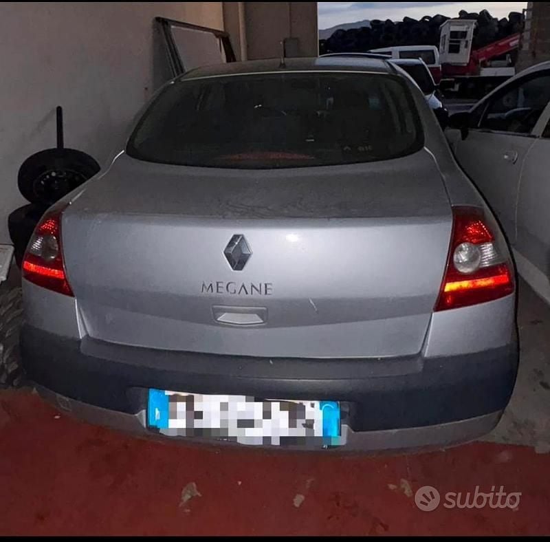 Grigio Usata 2005 Renault Mégane II Berlina | 1800 € (Buon prezzo) - Immagine 1/4