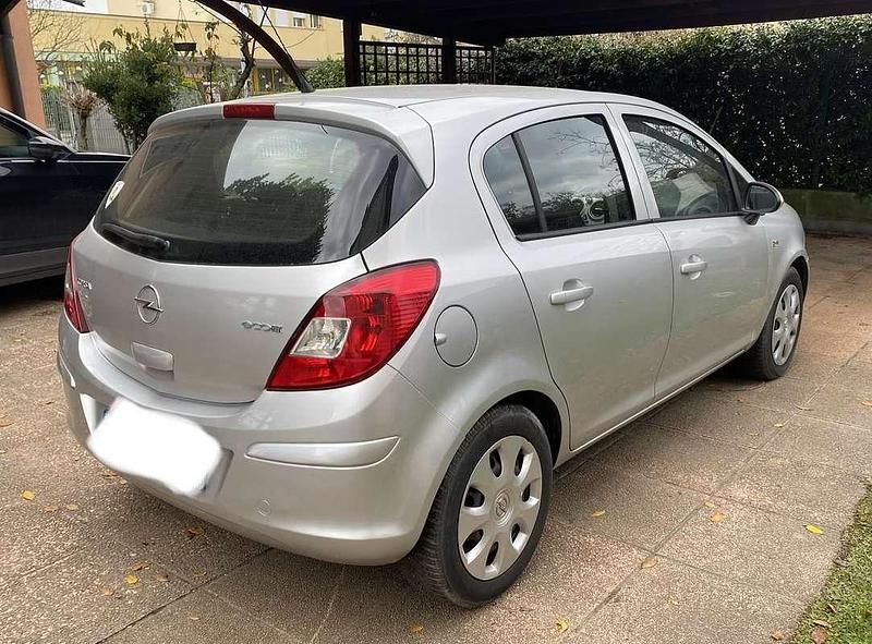 Usata Opel Corsa Enjoy 75 CV (55 kW) 2008 Berlina