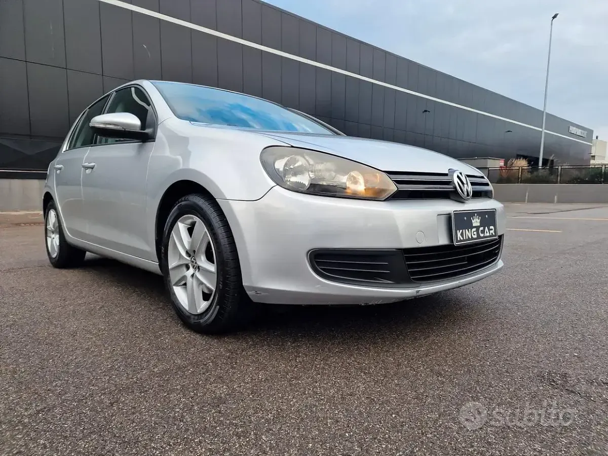 Usata VW Golf VI Comfortline 102 CV (75 kW) 2009 Grigio Utilitaria