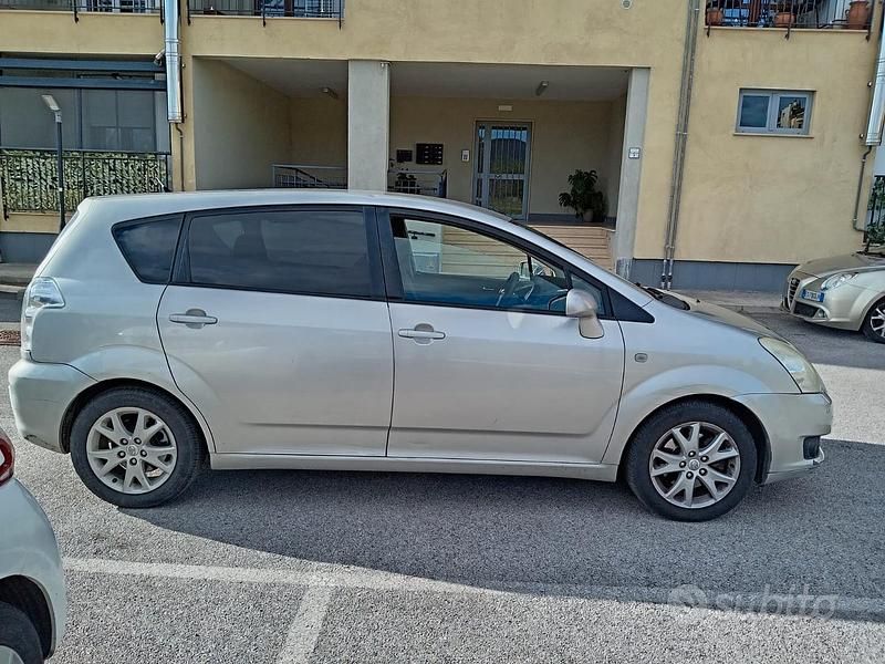 Usata Toyota Corolla Verso 2008 Grigio Monovolume