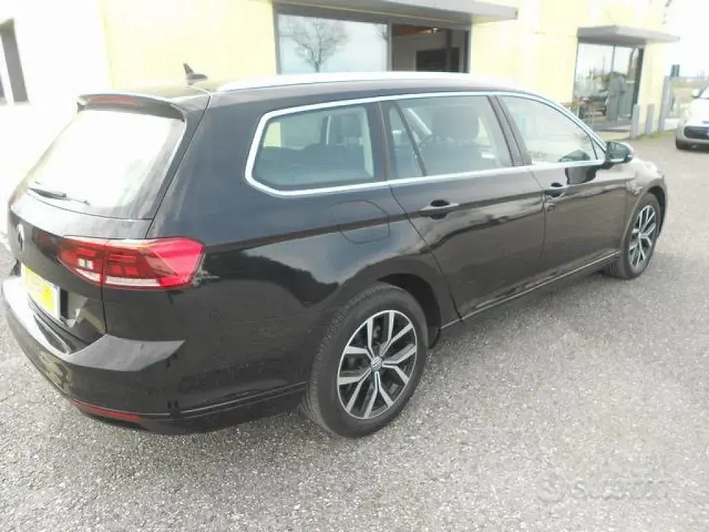 Usata VW Passat 150 CV (110 kW) 2021 Nero metallizzato Station wagon