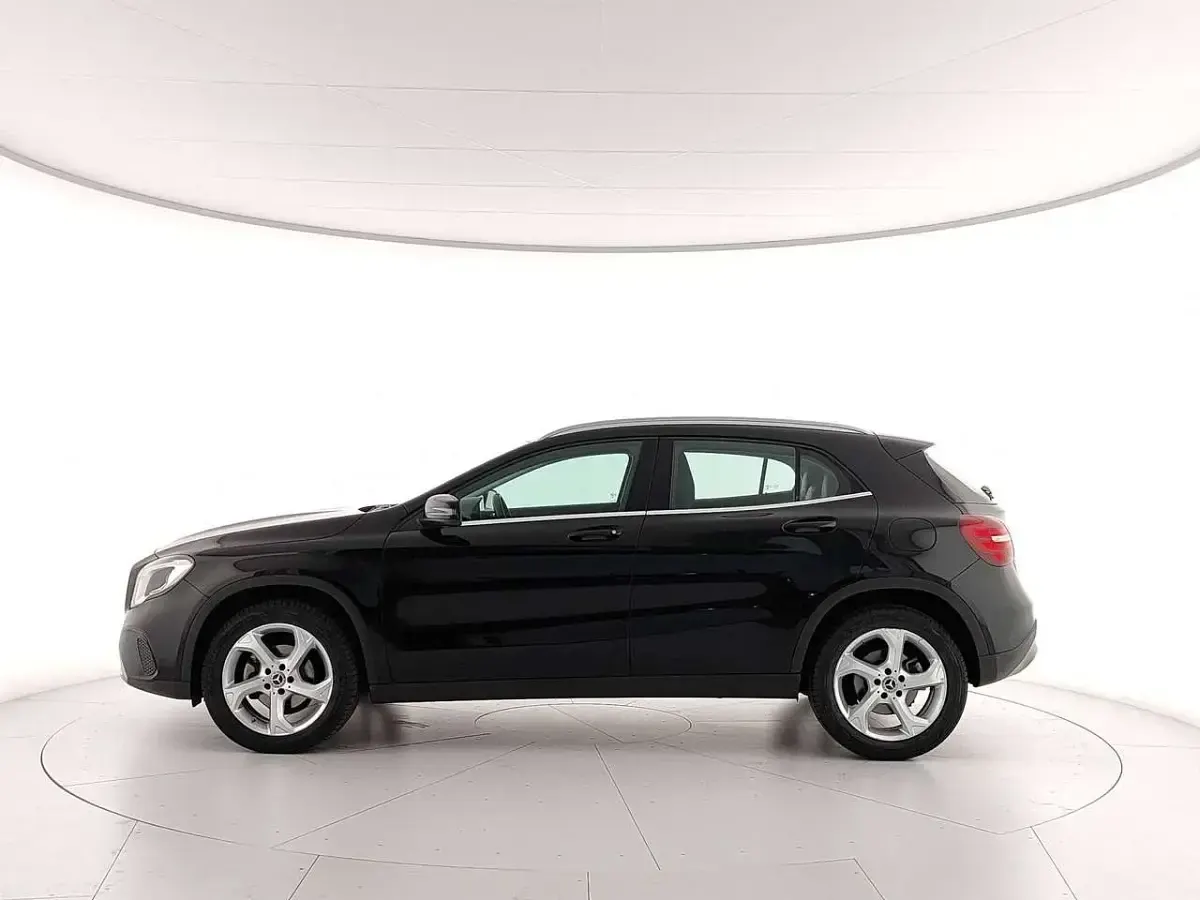 Usata Mercedes GLA200 136 CV (100 kW) 2018 Nero cosmo SUV