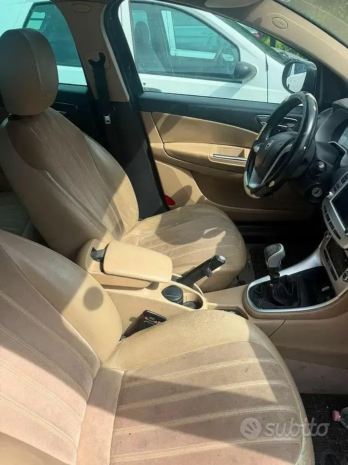 Usata Lancia Delta 120 CV (88 kW) 2012 Grigio Utilitaria