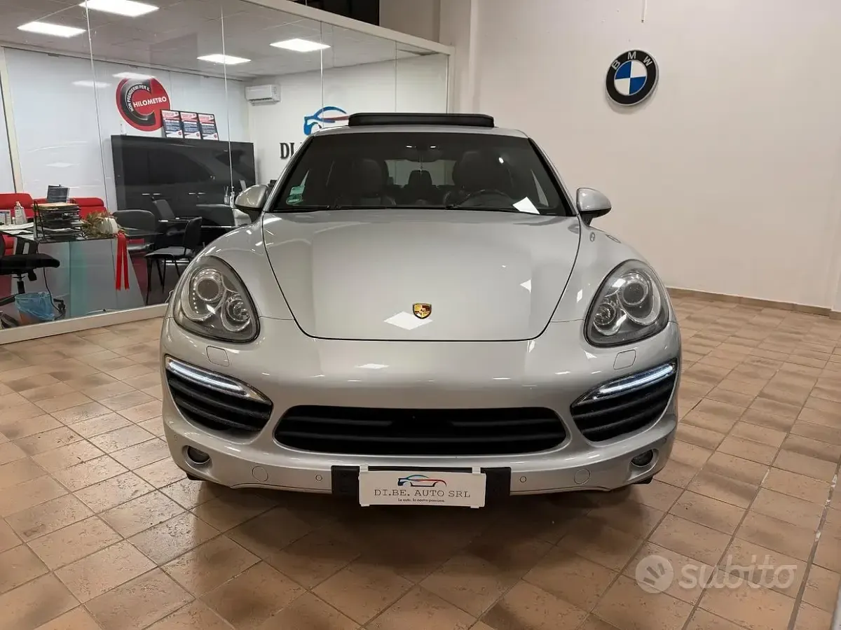 Usata Porsche Cayenne 245 CV (180 kW) 2012 Grigio SUV