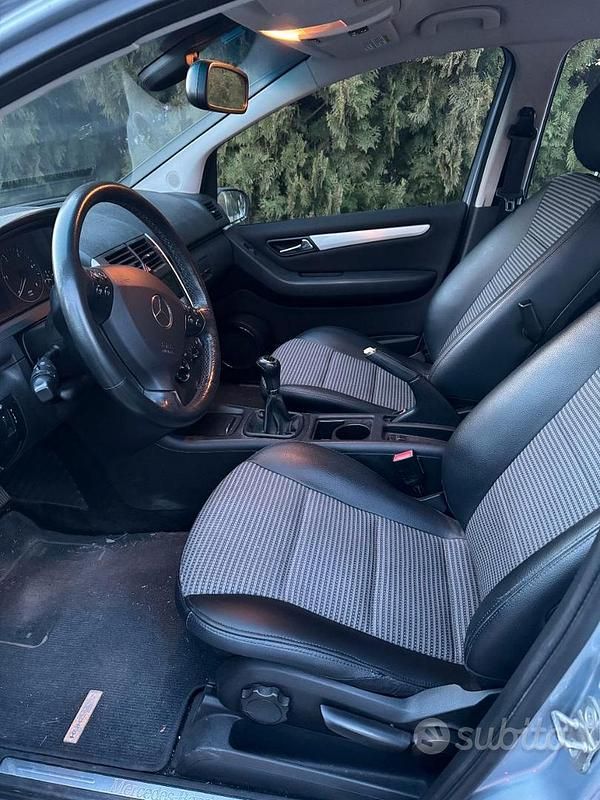 Usata Mercedes A180 Avantgarde 109 CV (80 kW) 2008 Grigio Berlina