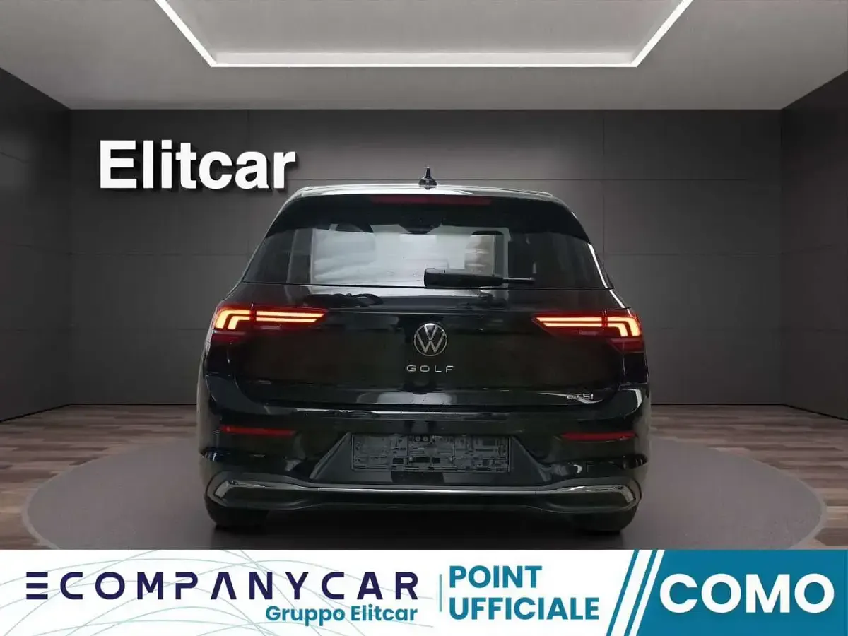 Usata VW Golf VIII Life 150 CV (110 kW) 2025 Grenadill black metallizzato Berlina