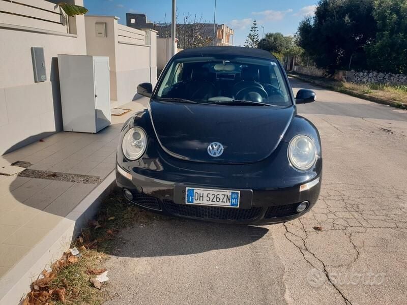 Usata VW New Beetle Cabriolet 101 CV (74 kW) 2007 Nero Cabrio
