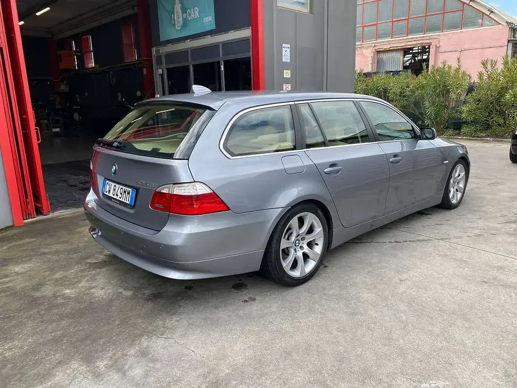 Usata BMW 535 Efficient Dynamics 272 CV (200 kW) 2005 Grigio Station wagon