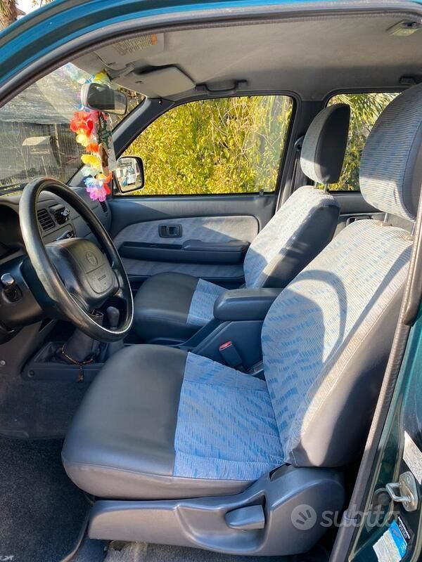 Usata Toyota HiLux SR5 90 CV (66 kW) 2001 Verde Pick-up