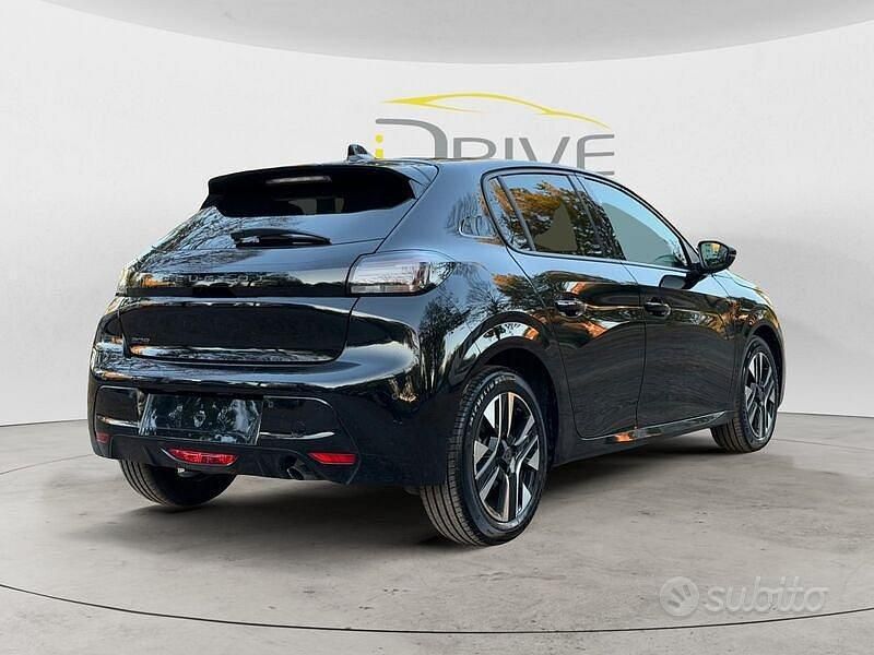 Usata Peugeot 208 Allure 101 CV (74 kW) 2025 Nero Utilitaria