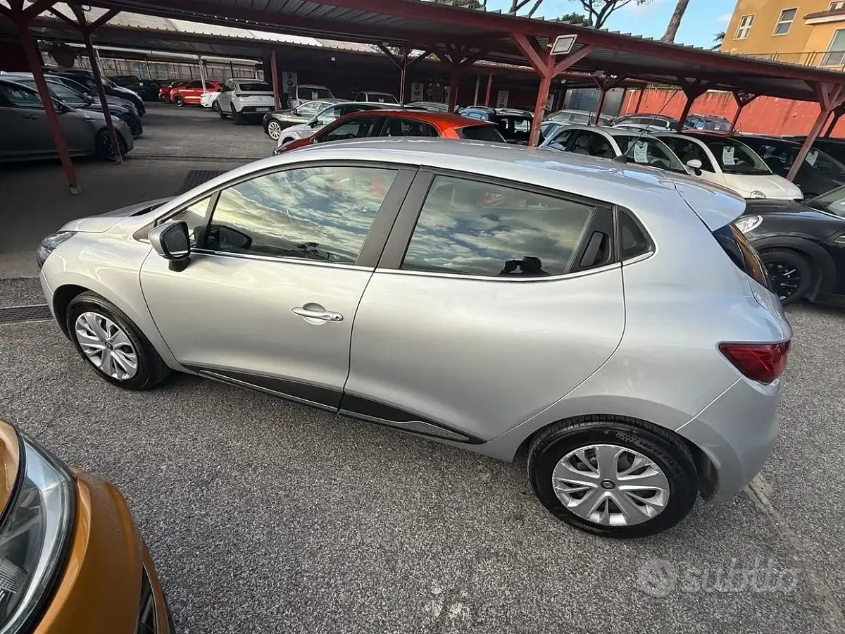 Usata Renault Clio IV Life 90 CV (66 kW) 2017 Grigio Berlina