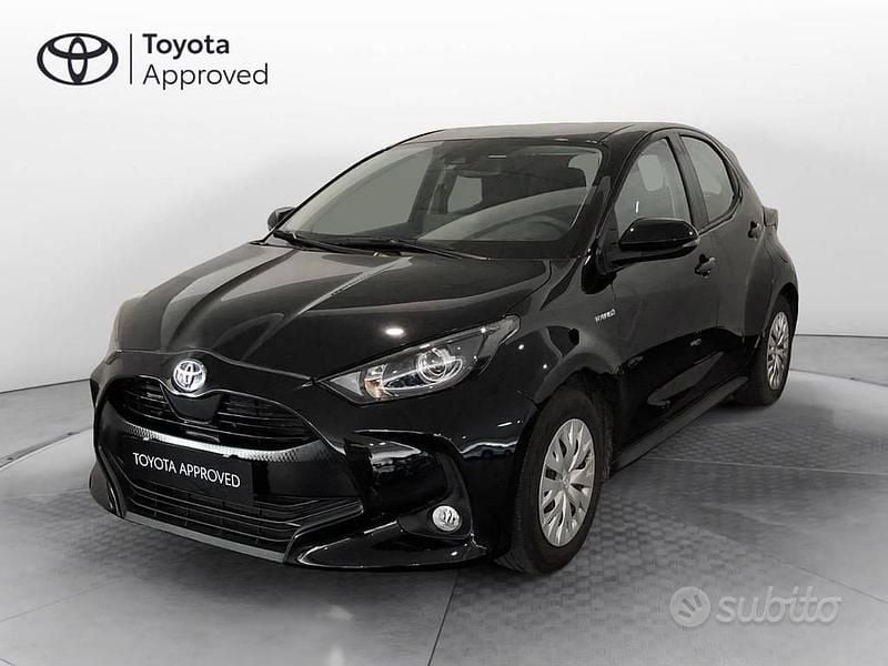 Nero Usata 2020 Toyota Yaris Hybrid Active Tre volumi | 16.900 € (Ottimo prezzo) - Immagine 1/4