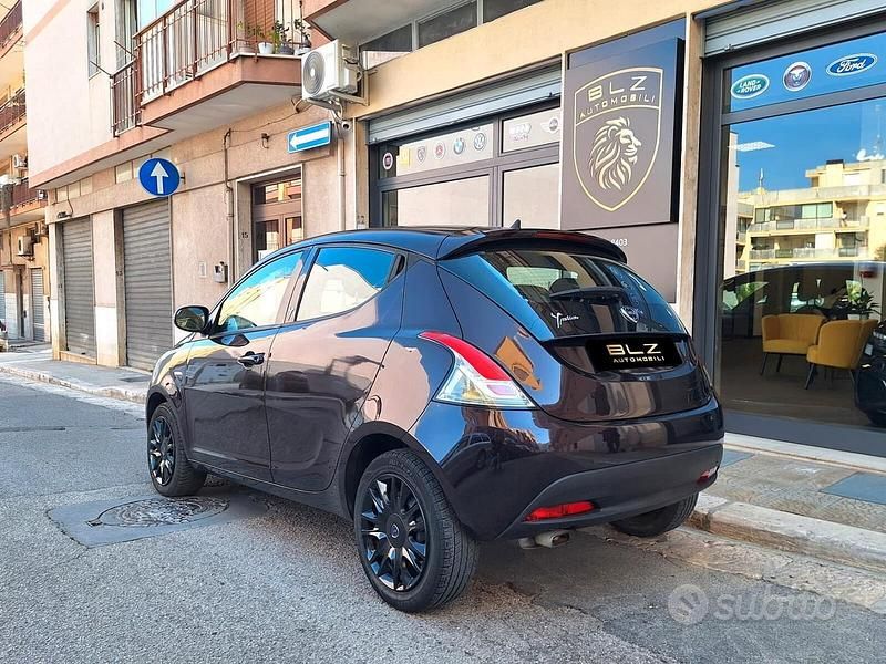 Usata Lancia Ypsilon Gold 69 CV (50 kW) 2014 Prugna glam Utilitaria
