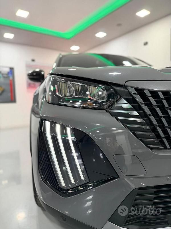 Usata Peugeot 2008 Allure 131 CV (96 kW) 2024 Grigio SUV