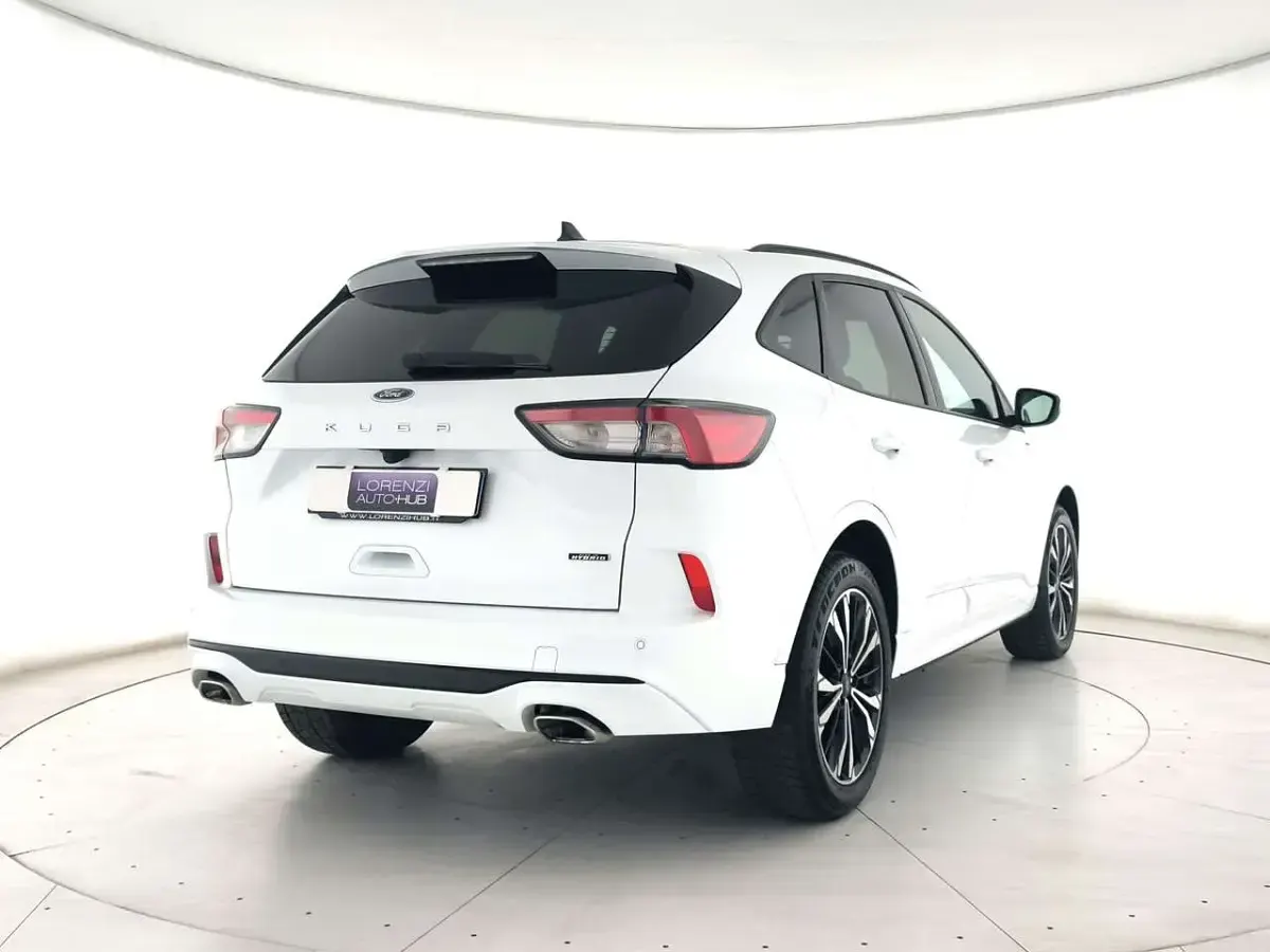 Usata Ford Kuga ST-Line X 152 CV (111 kW) 2023 Bianco pastello SUV