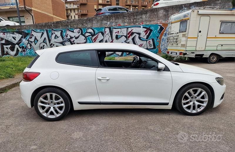 Begagnad VW Scirocco 140 HK (102 kW) 2009 Vit Sportkupé