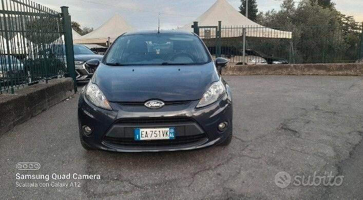 Usata Ford Fiesta 70 CV (51 kW) 2010 Grigio Berlina