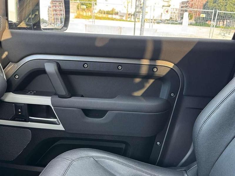 Usata Land Rover Defender SE 250 CV (183 kW) 2023 Grigio SUV