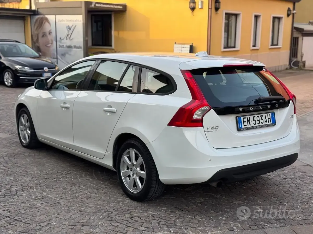 Usata Volvo V60 Kinetic 115 CV (84 kW) 2012 Bianco Station wagon
