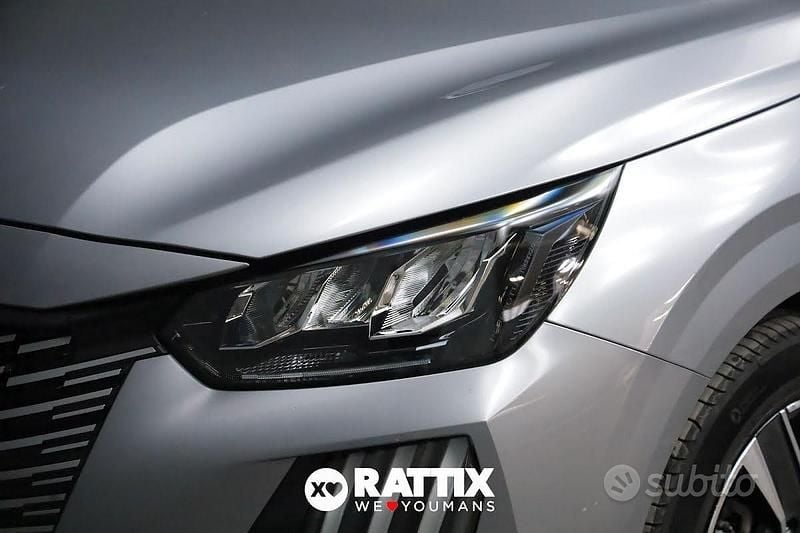 Usata Peugeot 208 Allure 101 CV (74 kW) 2025 Grigio Utilitaria
